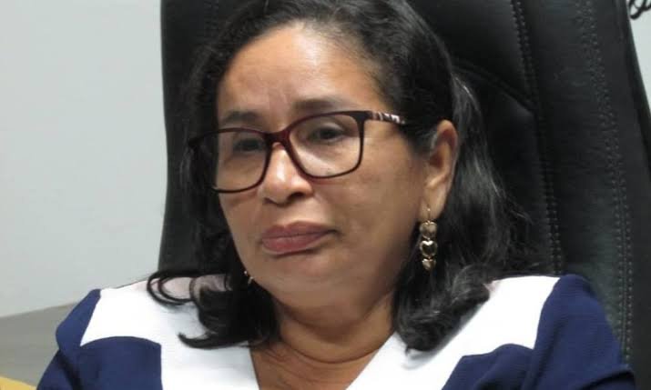 Ex-prefeita Paula da Pindoba está impedida de se comunicar com vereadores e servidores de Paço