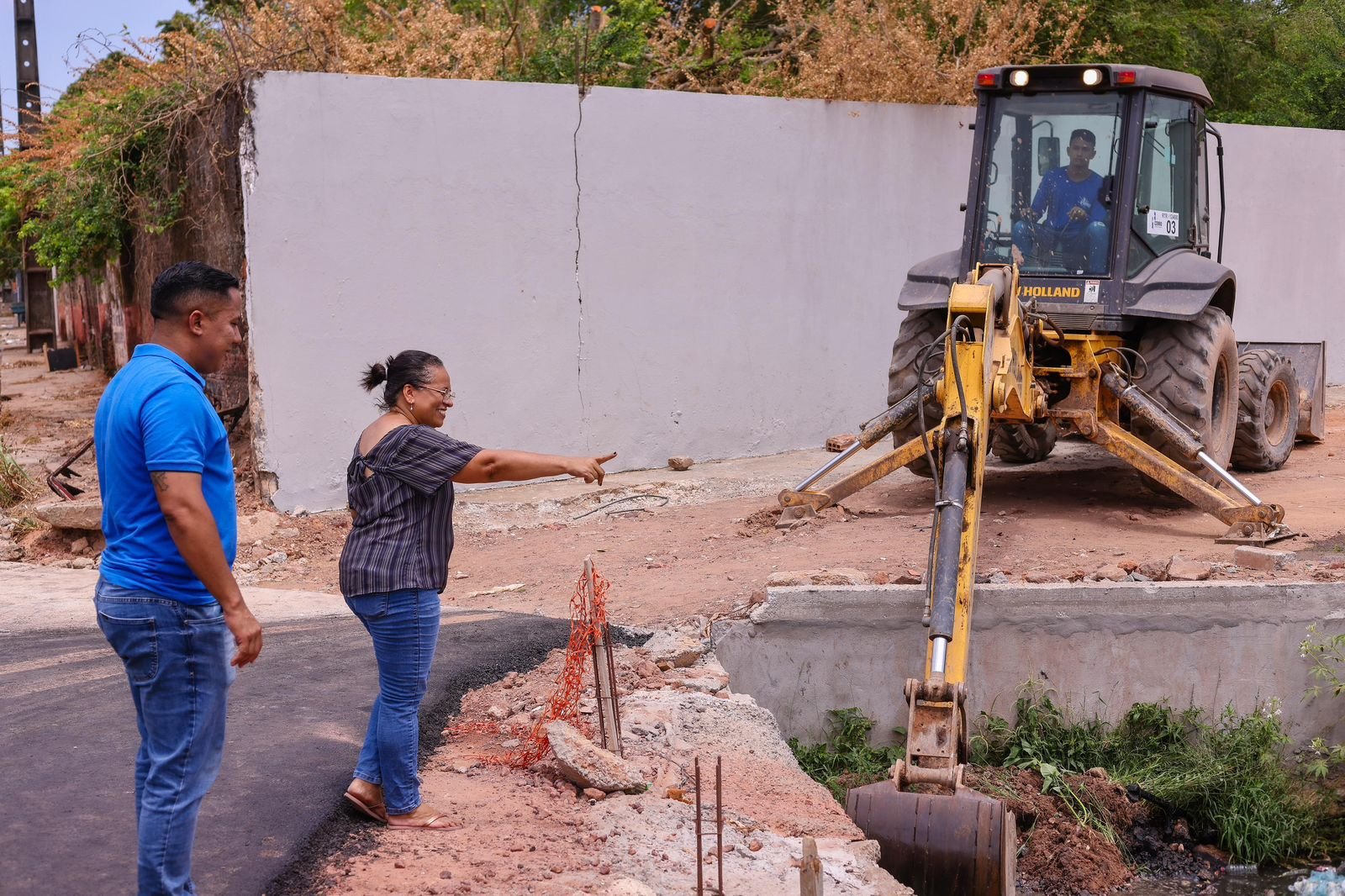 Raimundo Penha vistoria obras do Canal da Forquilha<br>