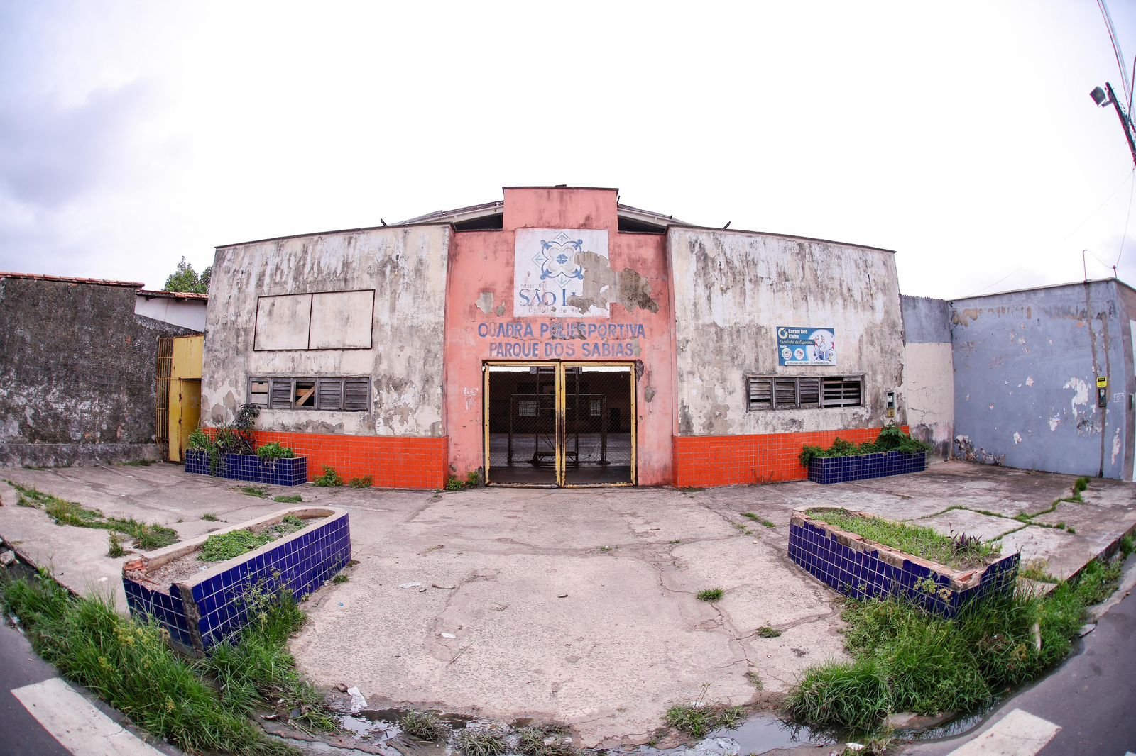 Penha visita quadra poliesportiva do Parque dos Sabiás e destaca risco de perda de recursos