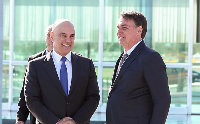 Moraes rejeita recurso e mantém decisão que impediu Bolsonaro de ir aos EUA