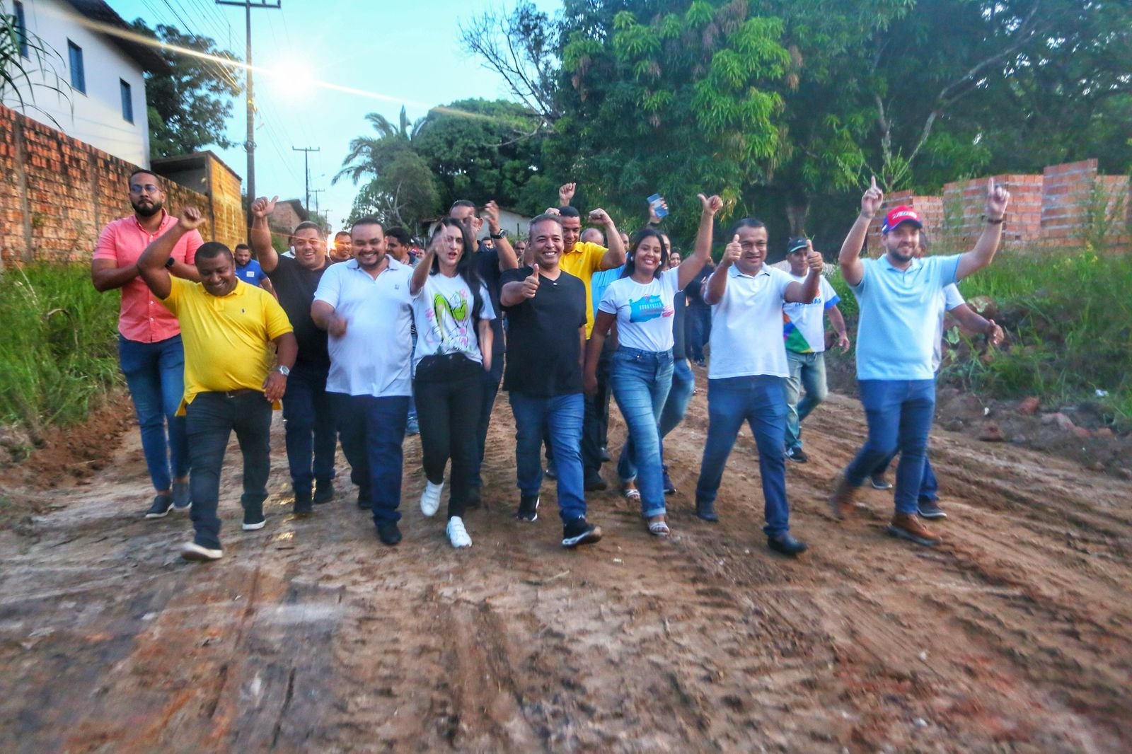 Paço do Lumiar: Fred Campos inicia pavimentação em bloquetes nas Avenidas 03 e 04 da Vila Epitácio Cafeteira.