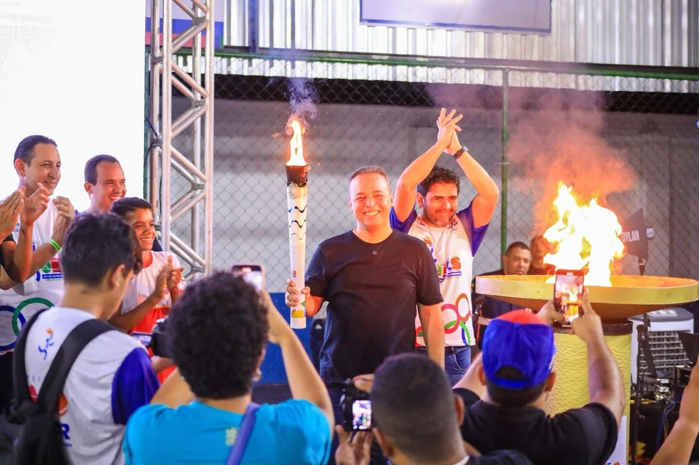 Paço do Lumiar: Fred Campos conduz abertura dos Jogos Escolares Luminenses 2025 em cerimônia histórica com inauguração da Quadra Jorge Maru