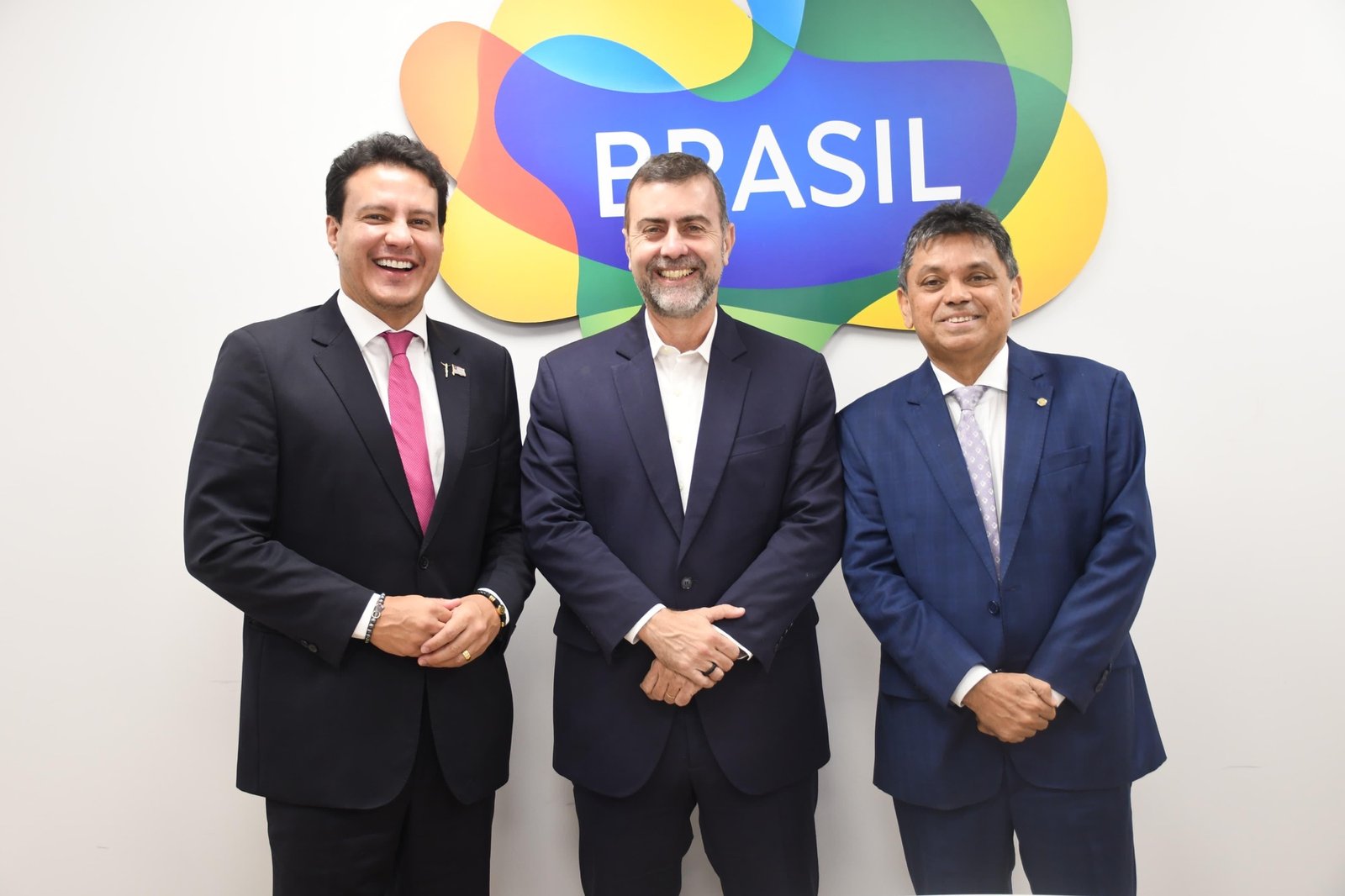 Felipe Camarão discute com BNDES possibilidades de investimentos para implantação de Fábrica de colheitadeiras no Maranhão
