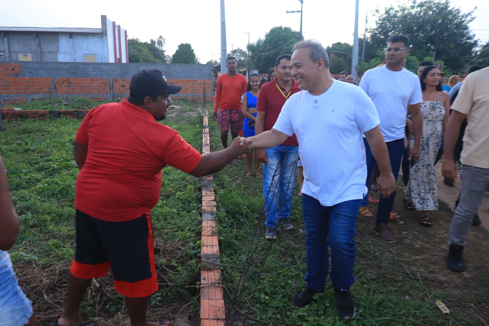Fred Campos inicia pavimentação da Rua do Fio e transforma realidade de bairros históricos de Paço do Lumiar.