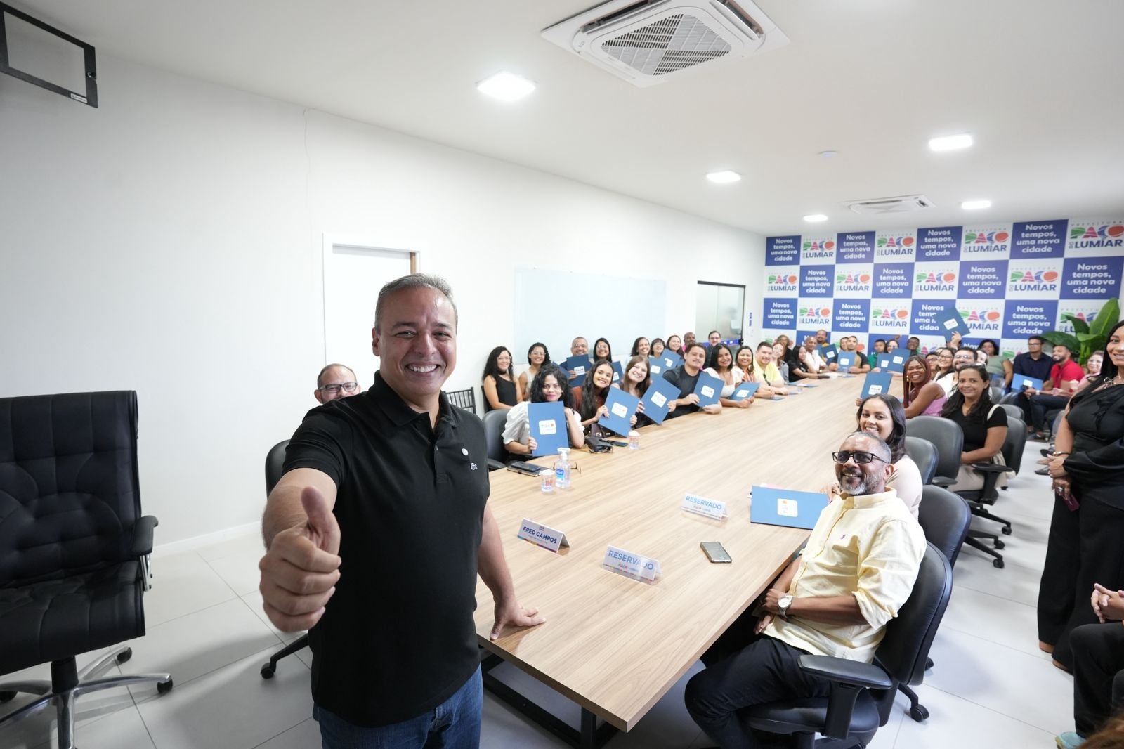 Prefeito Fred Campos dá posse a mais de 40 servidores concursados e reforça compromisso com a educação em Paço do Lumiar