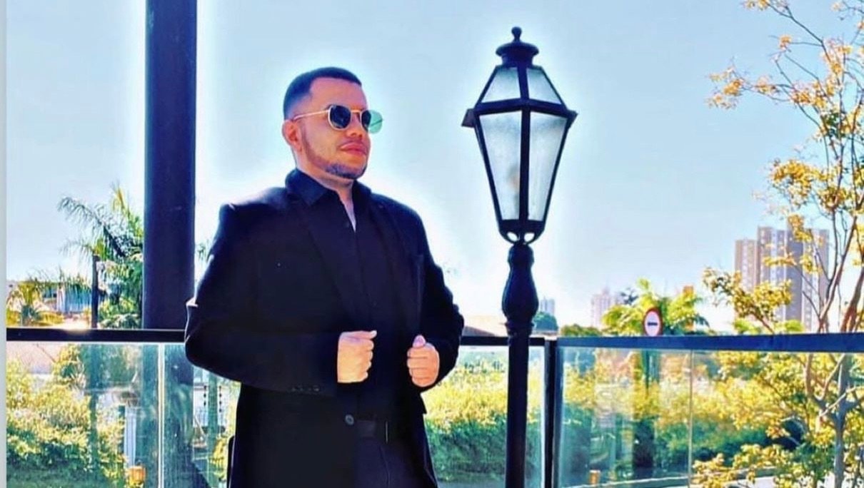 Lucas Bessa faz sucesso no Instagram e fatura alto