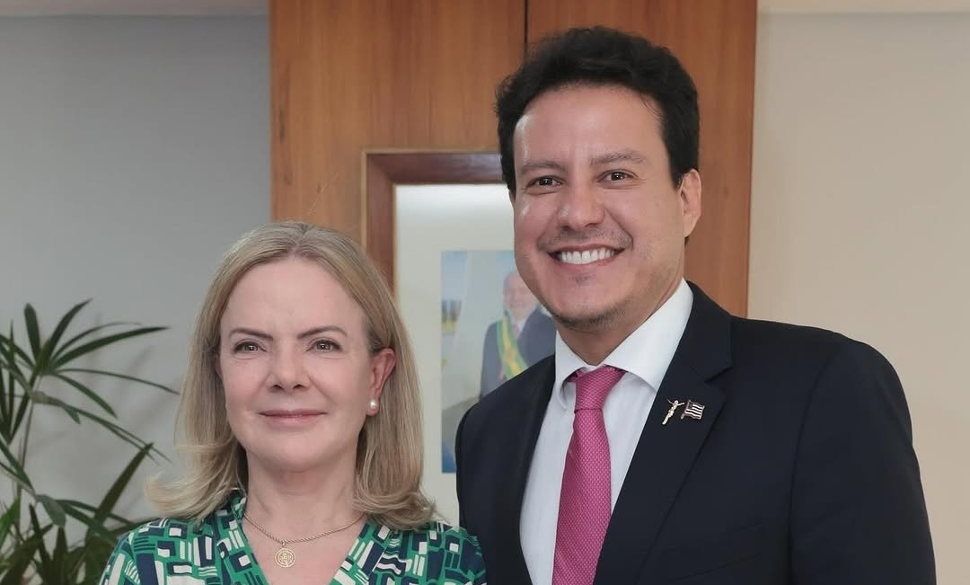 Em Brasília, Felipe Camarão se reúne com a presidente nacional do PT, Gleisi Hoffmann, e recebe apoio à sua pré-candidatura ao Governo do Maranhão