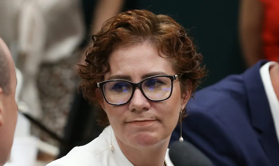 Condenada a dez anos de prisão, Carla Zambelli é detida na Itália