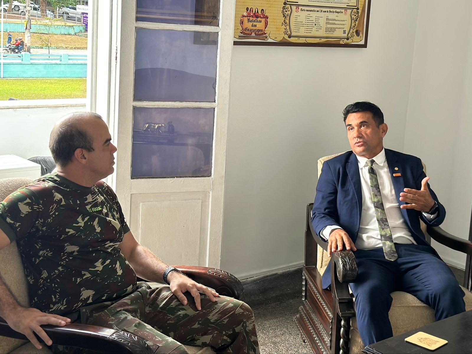 Deputado Wellington do Curso visita o comandante do Exército em São Luís (24º BIS), onde foi sargento por 15 anos