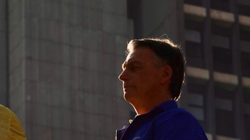 Bolsonaro cancela agendas, e orientação médica é de 1 mês em repouso absoluto
