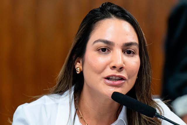 De saída do PDT, Ana Paula deve tomar controle do PSB de Brandão