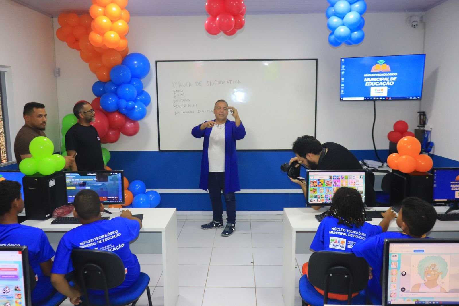 Sextou com novas obras em Paço do Lumiar: Fred Campos entrega 8º Núcleo do EducaPaço com Quadra Poliesportiva e 2º Núcleo Tecnológico