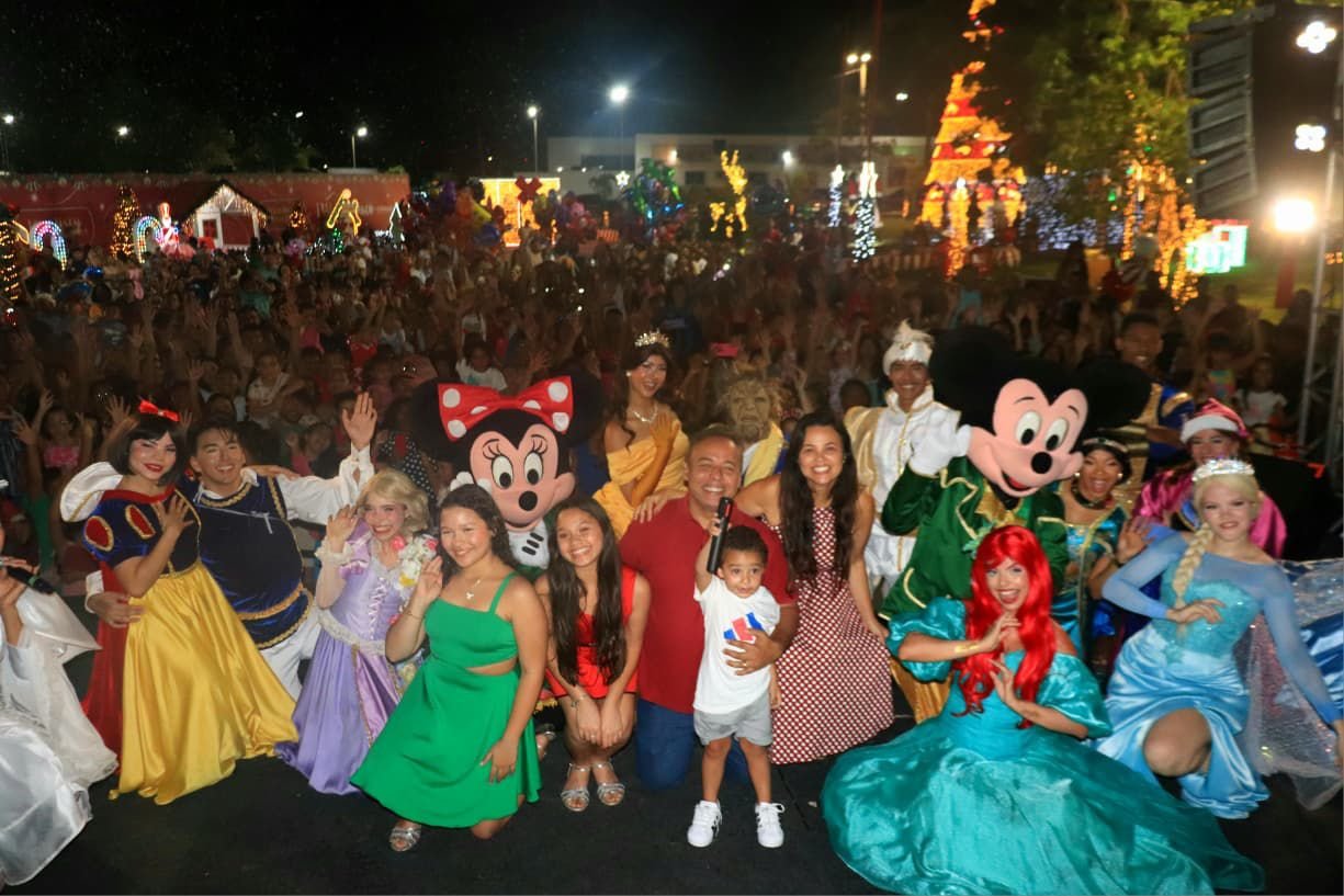 Prefeito Fred Campos leva ao Viva Maiobão o espetáculo “Natal Encantado do Mickey” com personagens da Disney, próximo show será na Sede de Paço na quinta-feira dia 04.
