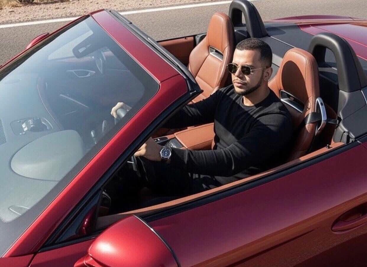 Lucas Bessa brilha e conquista o público em campanhas de moda