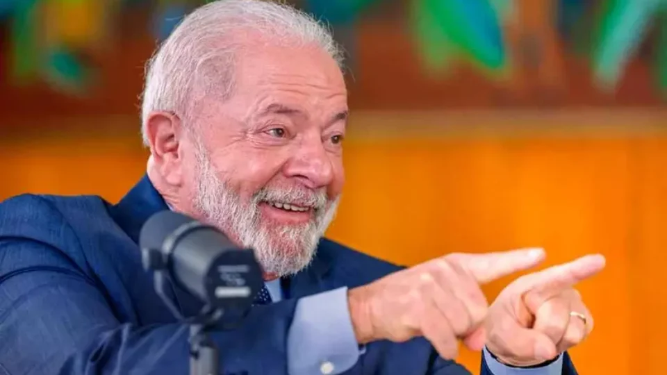 Genial/Quaest: Lula venceria nomes da direita no 2º turno, incluindo Flávio