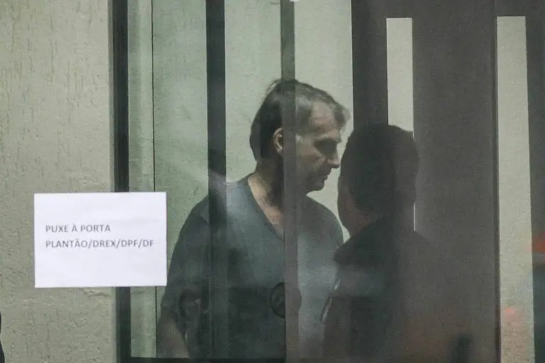 Rotina de Bolsonaro na Papudinha tem caminhada, médico todo dia e nenhum livro lido, aponta relatório