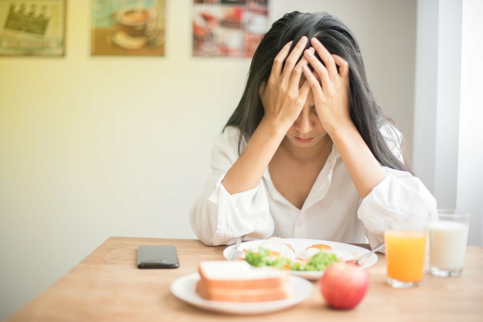 Enxaqueca afeta mais de 30 milhões de brasileiros e alimentação pode ajudar no controle das crises