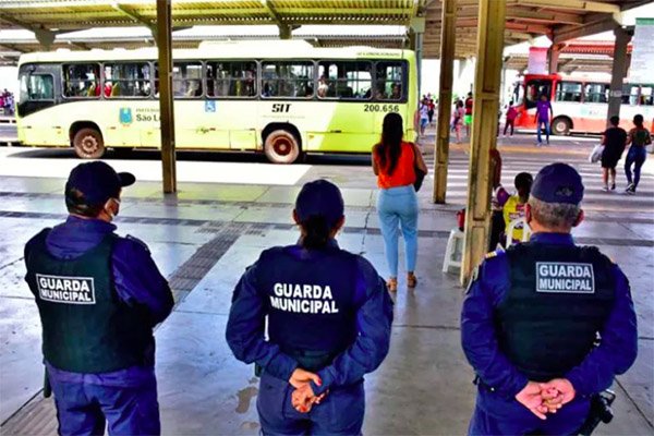 Guardas municipais protestam contra comissionados e cobram reajuste salarial em São Luís