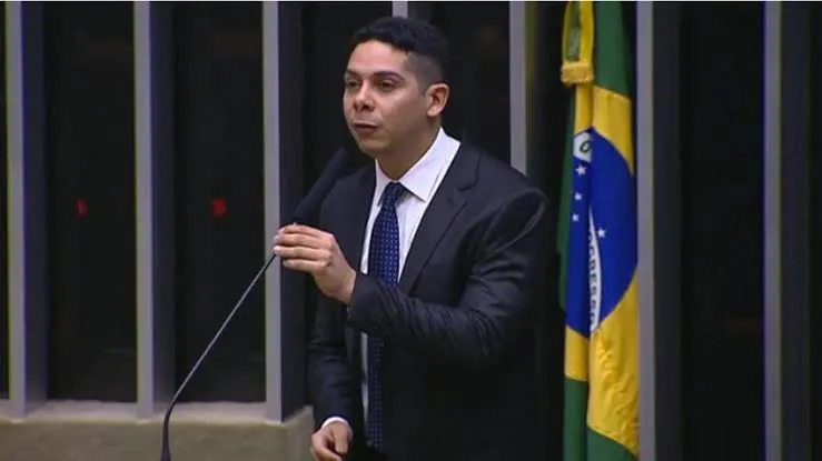 Paulo Marinho Júnior é o único do Nordeste contra fim da escala 6×1