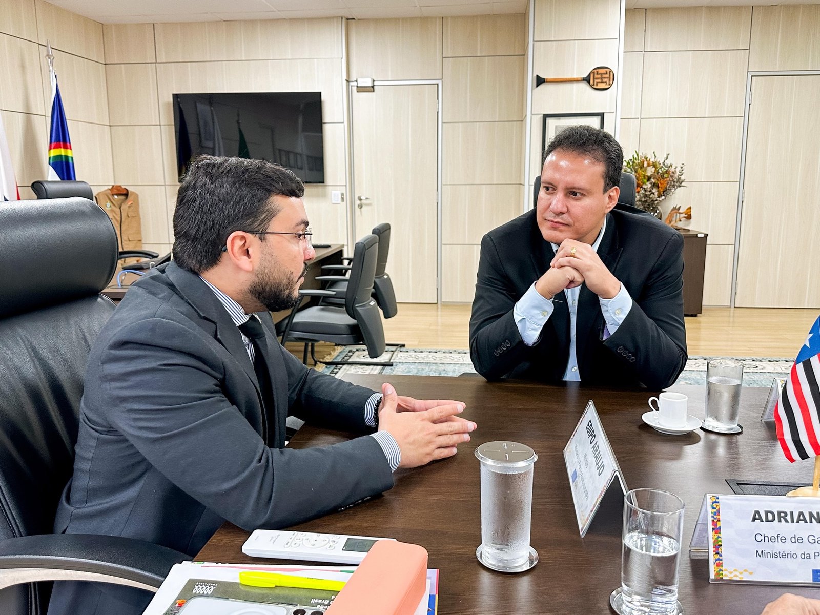 Em Brasília, Felipe Camarão trata sobre suspensão de carteiras de pescadores artesanais e processos de pensão de filhos separados dos pais com hanseníase