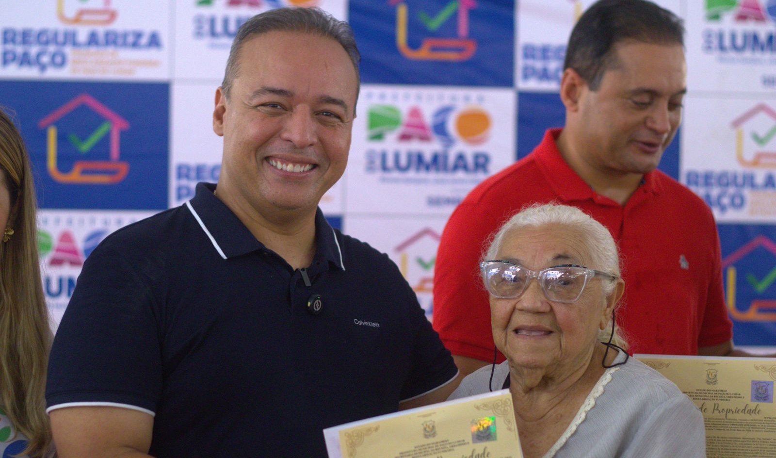 Fred Campos entrega cerca de 300 títulos de propriedade para moradores da Comunidade Pau Deitado em Paço do Lumiar.