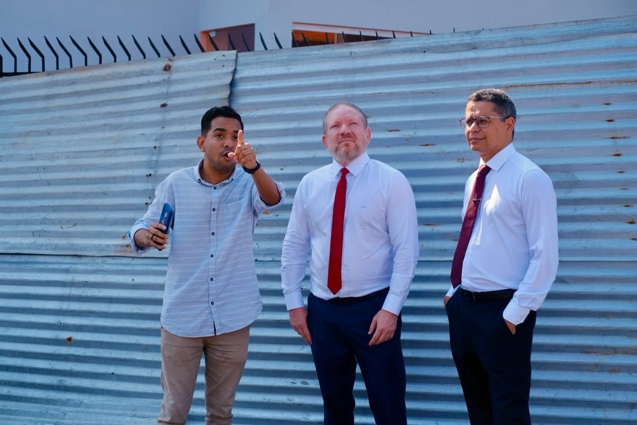 Carlos Lula e Othelino Neto denunciam R$ 1,6 mi em obras paradas na Liberdade, em São Luís