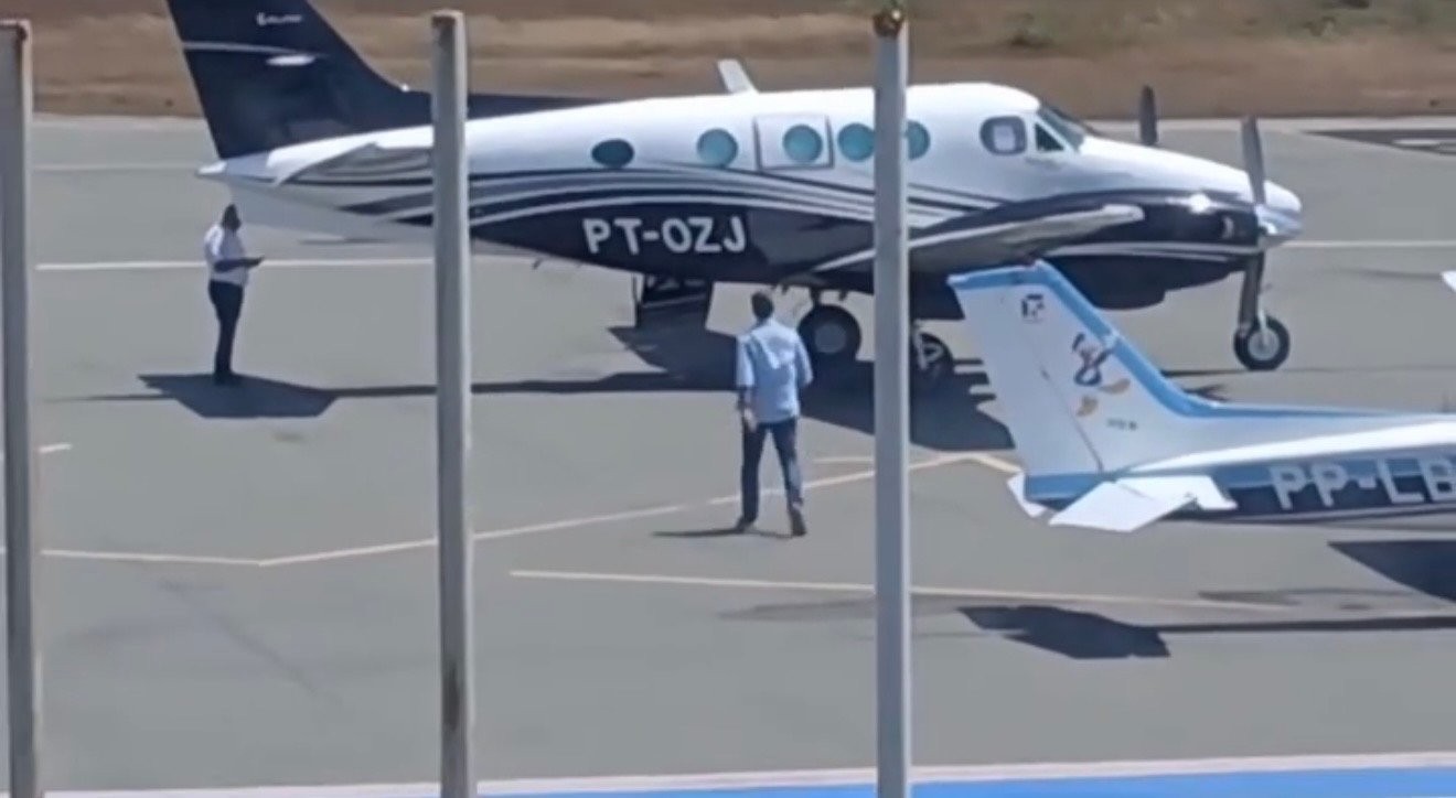 Braide é flagrado usando avião na campanha após criticar adversários pela mesma prática