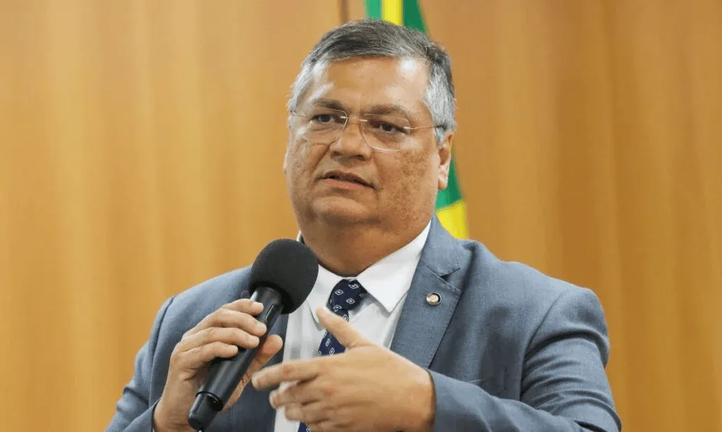 Dino revela dificuldade para dormir diante da crise no STF: “Como que dorme com um barulho desse?”