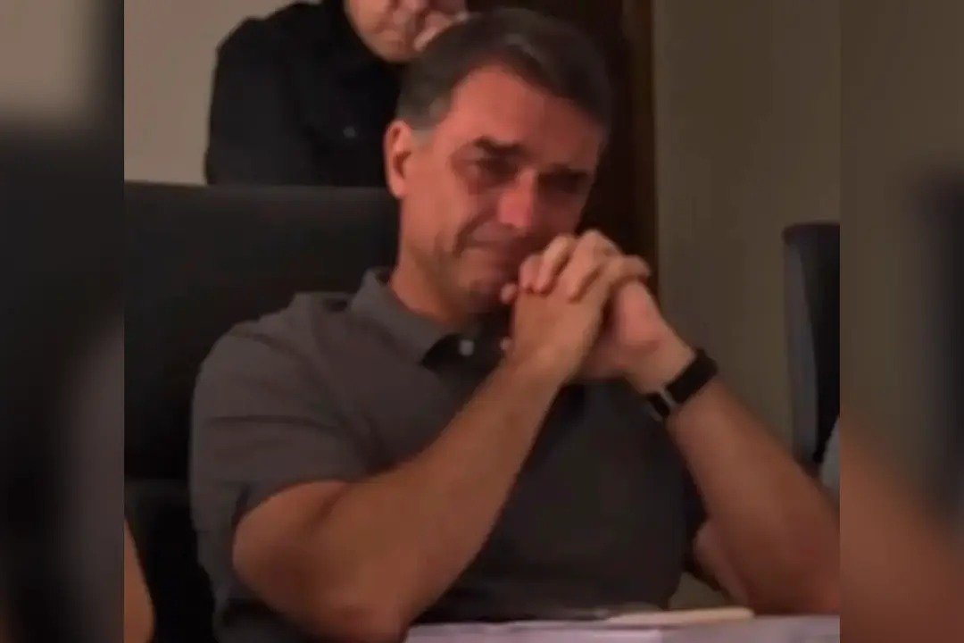 Derrotado, Flávio Bolsonaro ficará sem cargo e sem foro privilegiado em 2027